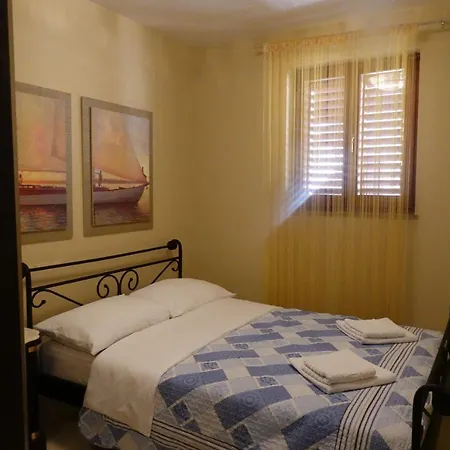 Flora Apartment