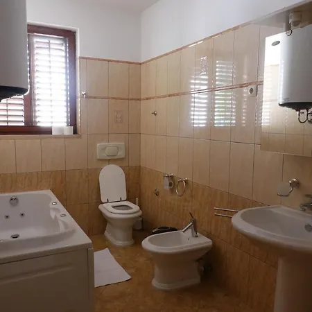 Flora Apartment *