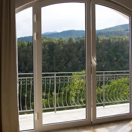 Flora Apartment *
